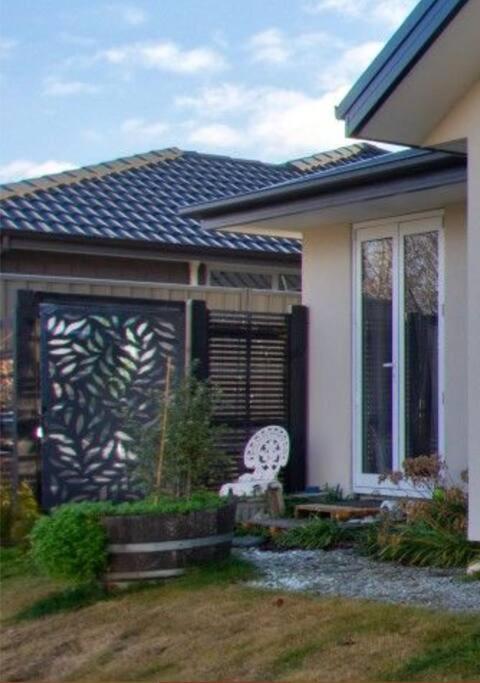 Banbury Deluxe With Spa Bath! Private Courtyard! Queenstown Exterior photo